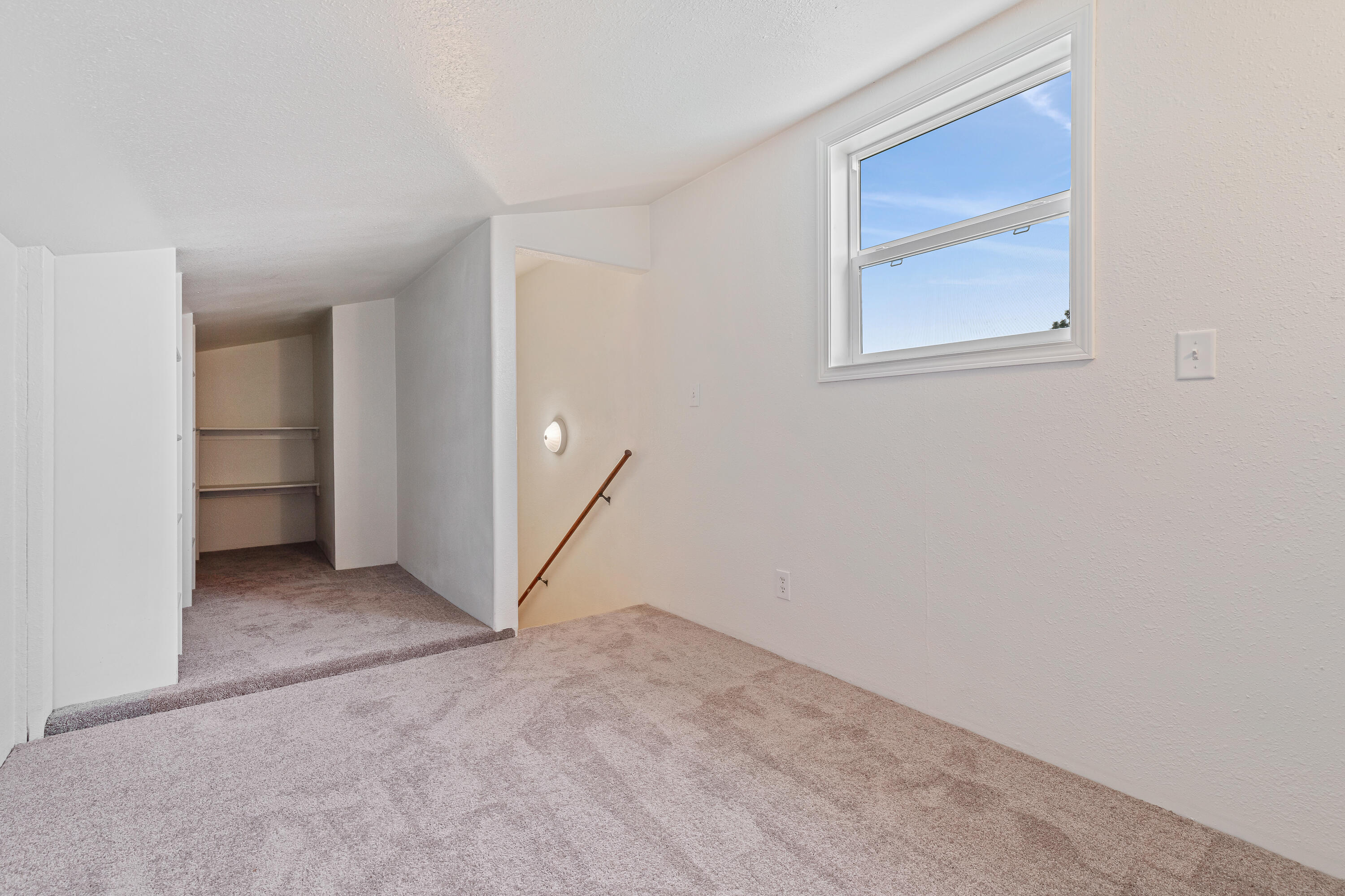 2975 Hammel Road Eagle Point, OR 97524 - Photo 19 of 42 Main Upstairs bedroom