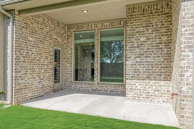 a view of house with backyard