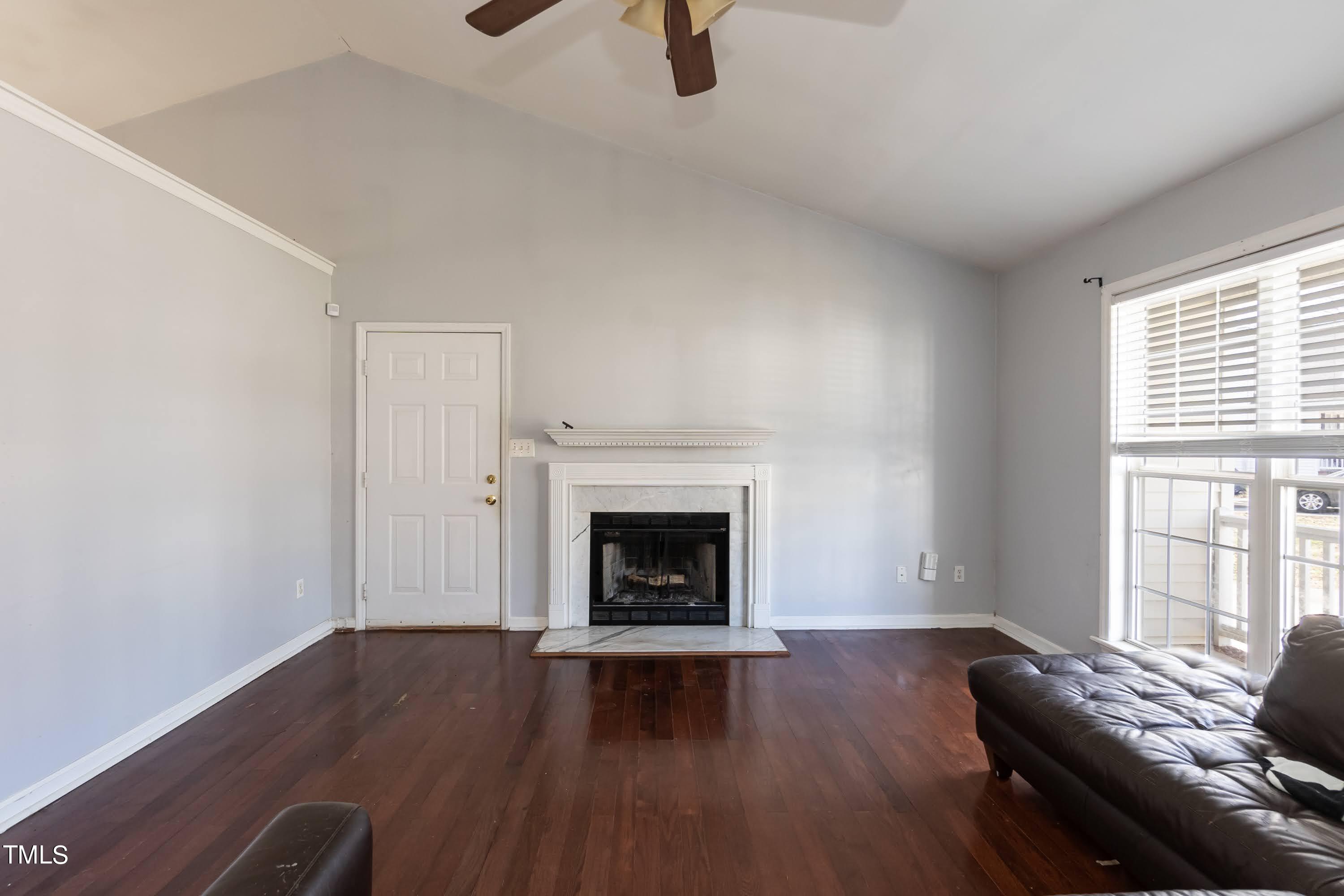 5708 Angelfish Court Raleigh, NC 27610 - Photo 14 of 29 Living 02