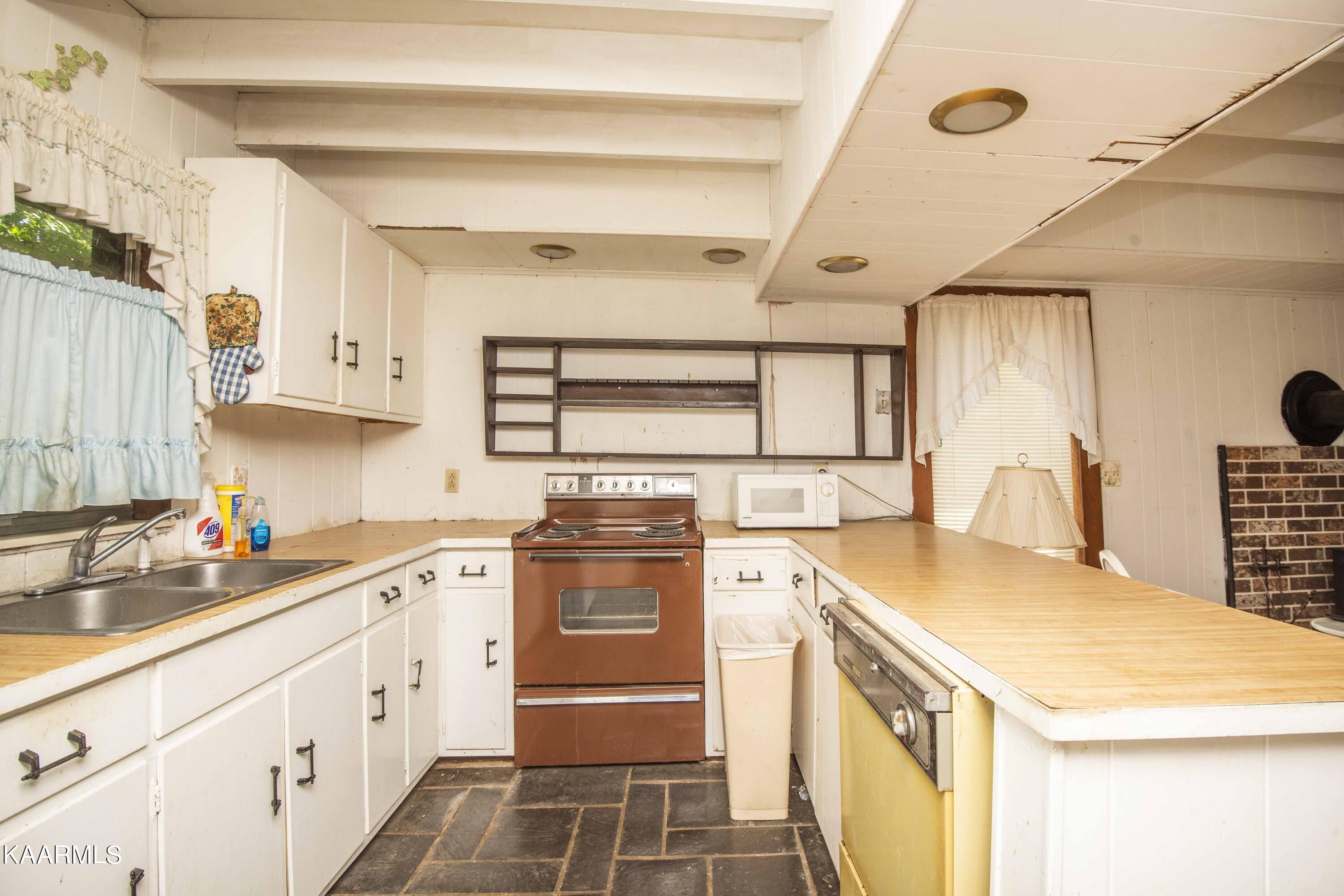 235 Carmichael Road Kodak, TN 37764 - Photo 11 of 41 kitchen 3_1