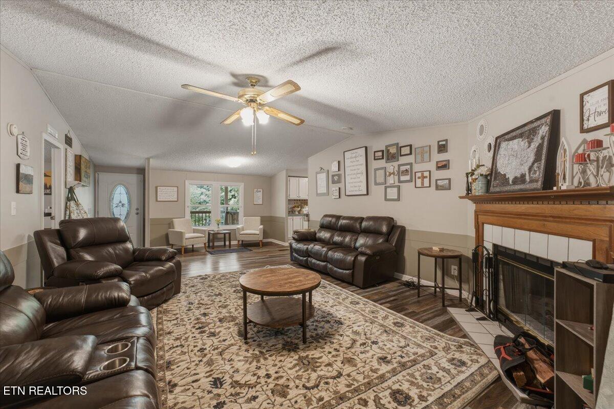 1814 Big Gully Road Maryville, TN 37801 - Photo 7 of 43 07-Living Room