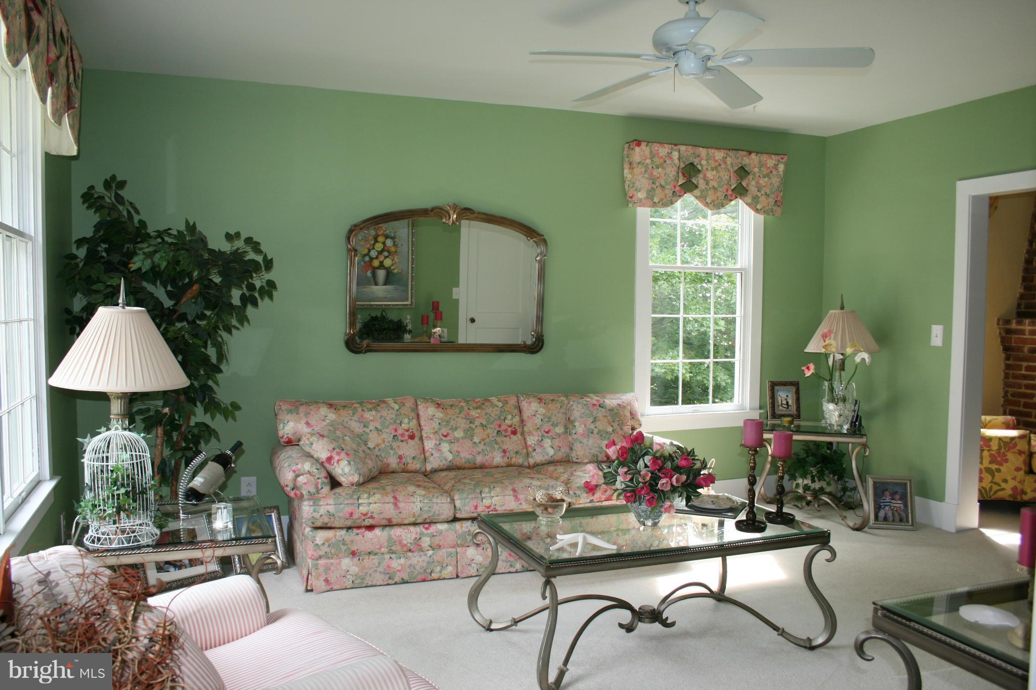 141 South Winchester Road Annapolis, MD 21409 - Photo 2 of 27 Living Room