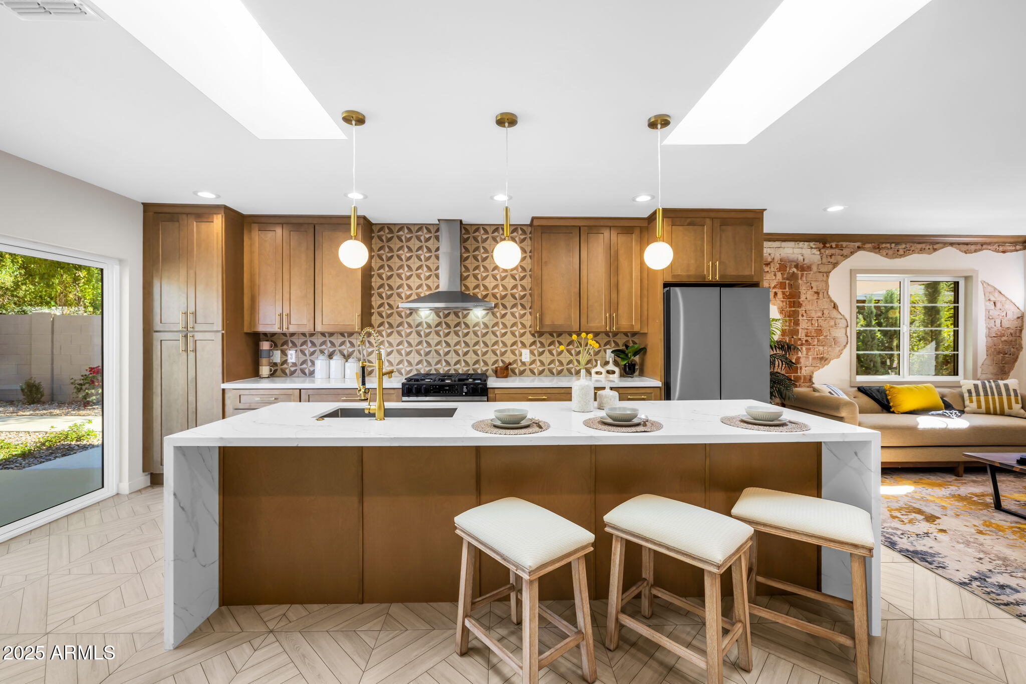 1540 East Cheery Lynn Road Phoenix, AZ 85014 - Photo 8 of 46 a large kitchen with a table and chairs