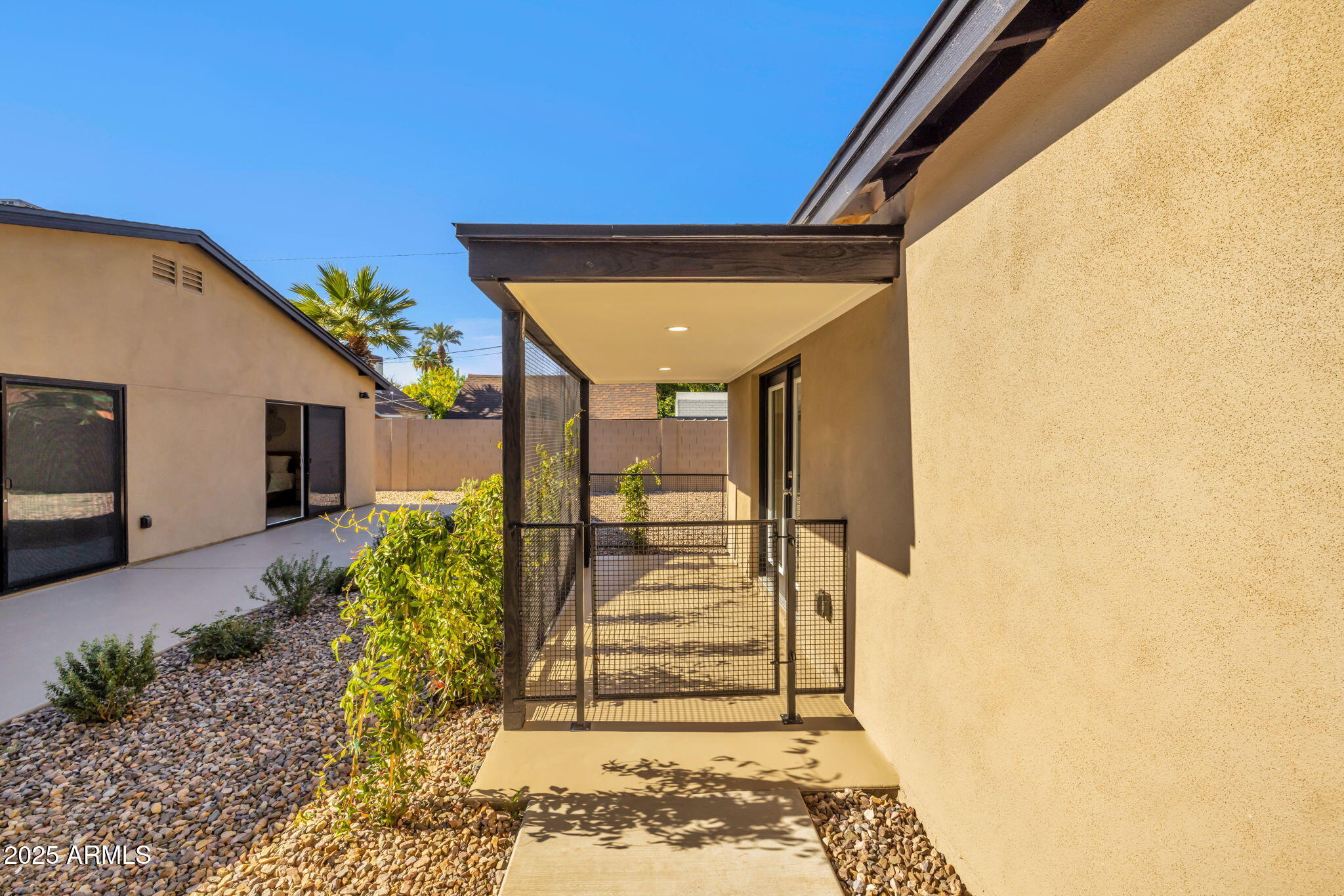 1540 East Cheery Lynn Road Phoenix, AZ 85014 - Photo 27 of 46 a view of entryway