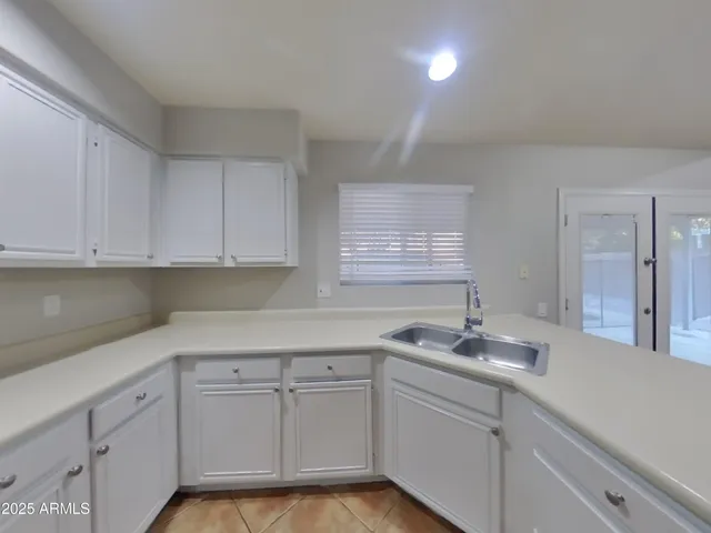 a view of empty room with window