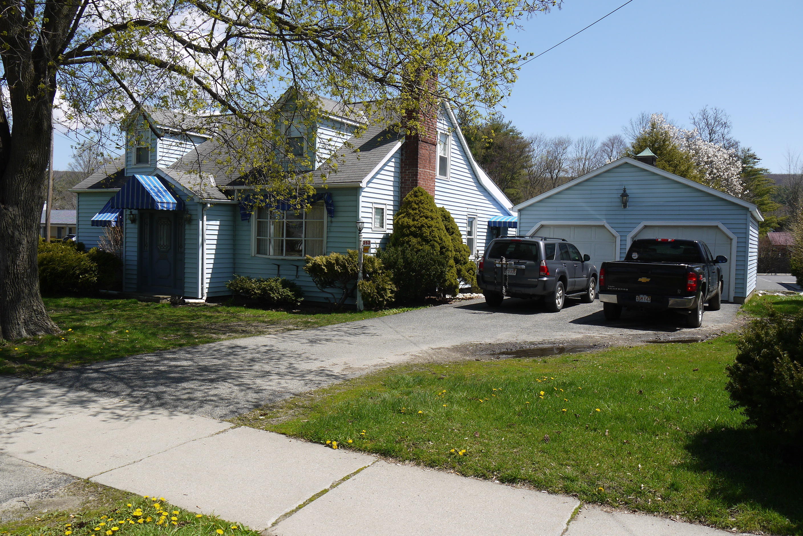 252 Stockbridge Road Great Barrington, MA 01230 - Photo 1 of 9 P1060785