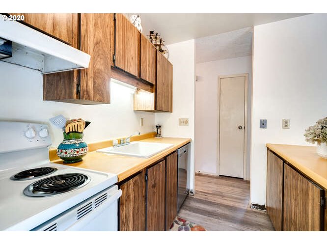 7546 Southwest Barnes Road, Unit B Portland, OR 97225 - Photo 16 of 32 Gallery Image 16