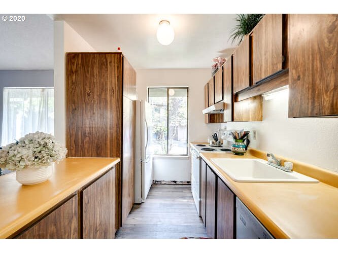 7546 Southwest Barnes Road, Unit B Portland, OR 97225 - Photo 17 of 32 Gallery Image 17