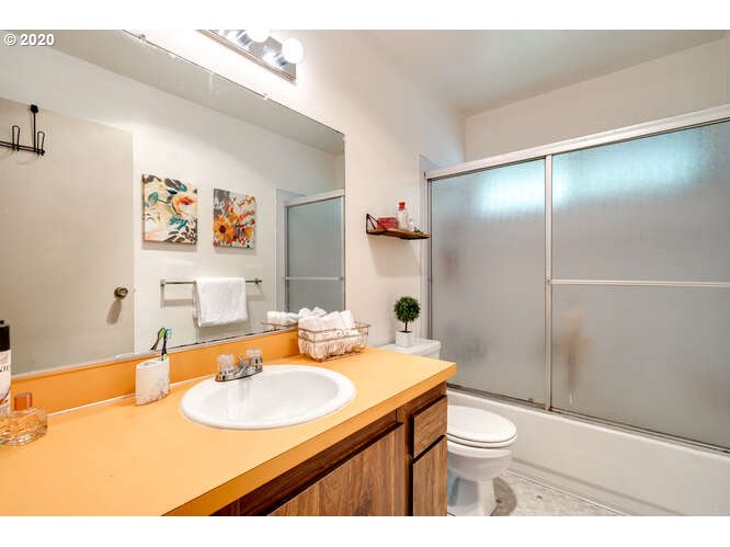 7546 Southwest Barnes Road, Unit B Portland, OR 97225 - Photo 18 of 32 Gallery Image 18