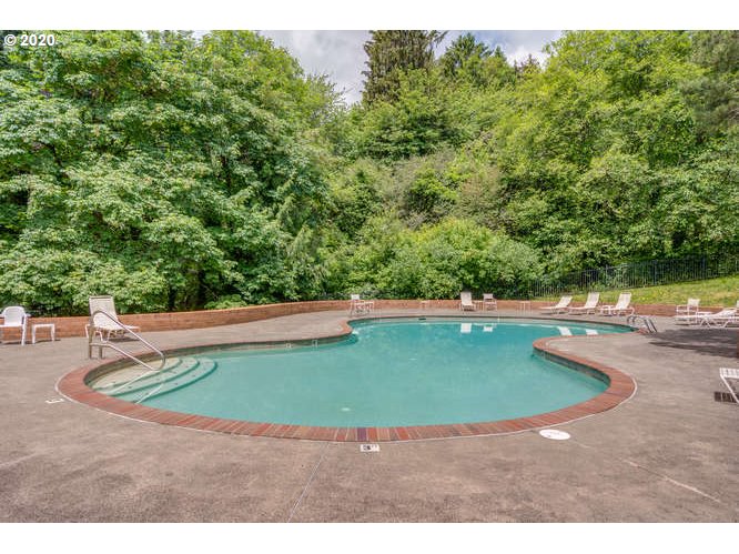 7546 Southwest Barnes Road, Unit B Portland, OR 97225 - Photo 29 of 32 Gallery Image 29