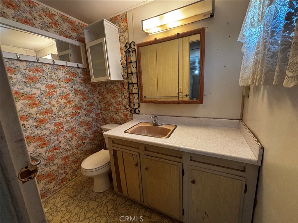 567 East Lassen, Unit 206 Chico, CA 95973 - Photo 17 of 28 Primary 1/2 Bath