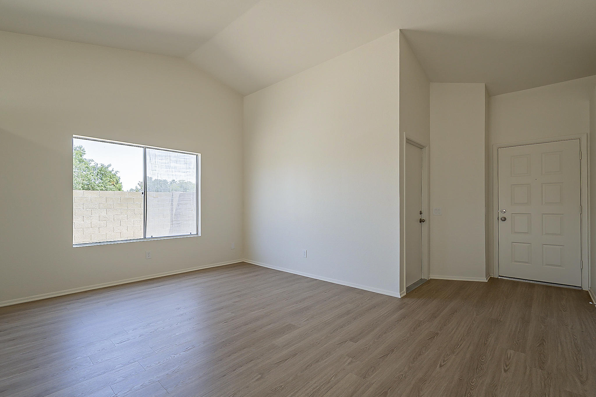 1854 East Grandview Road Phoenix, AZ 85022 - Photo 3 of 25 Grandview-5