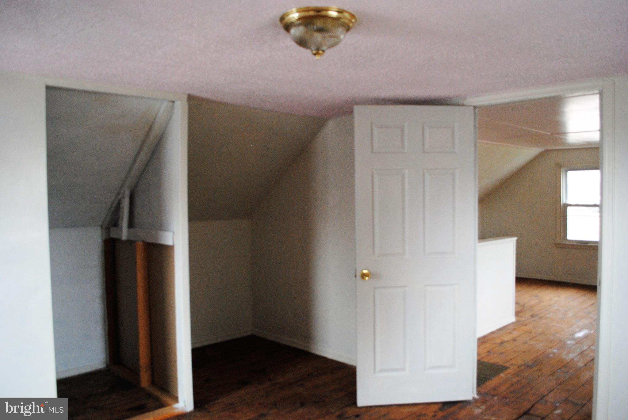 8103 Longpoint Road Baltimore, MD 21222 - Photo 17 of 25 3rd Bedroom