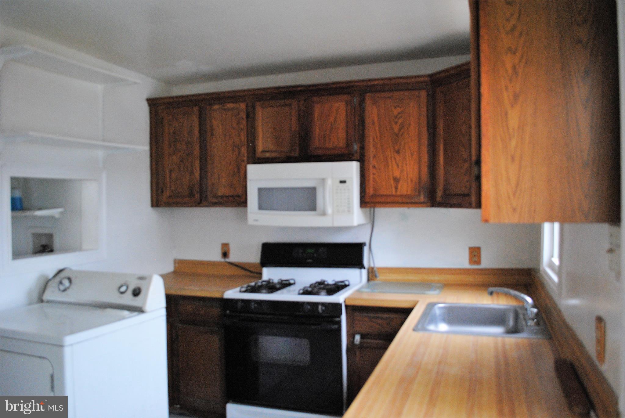 8103 Longpoint Road Baltimore, MD 21222 - Photo 5 of 25 Kitchen