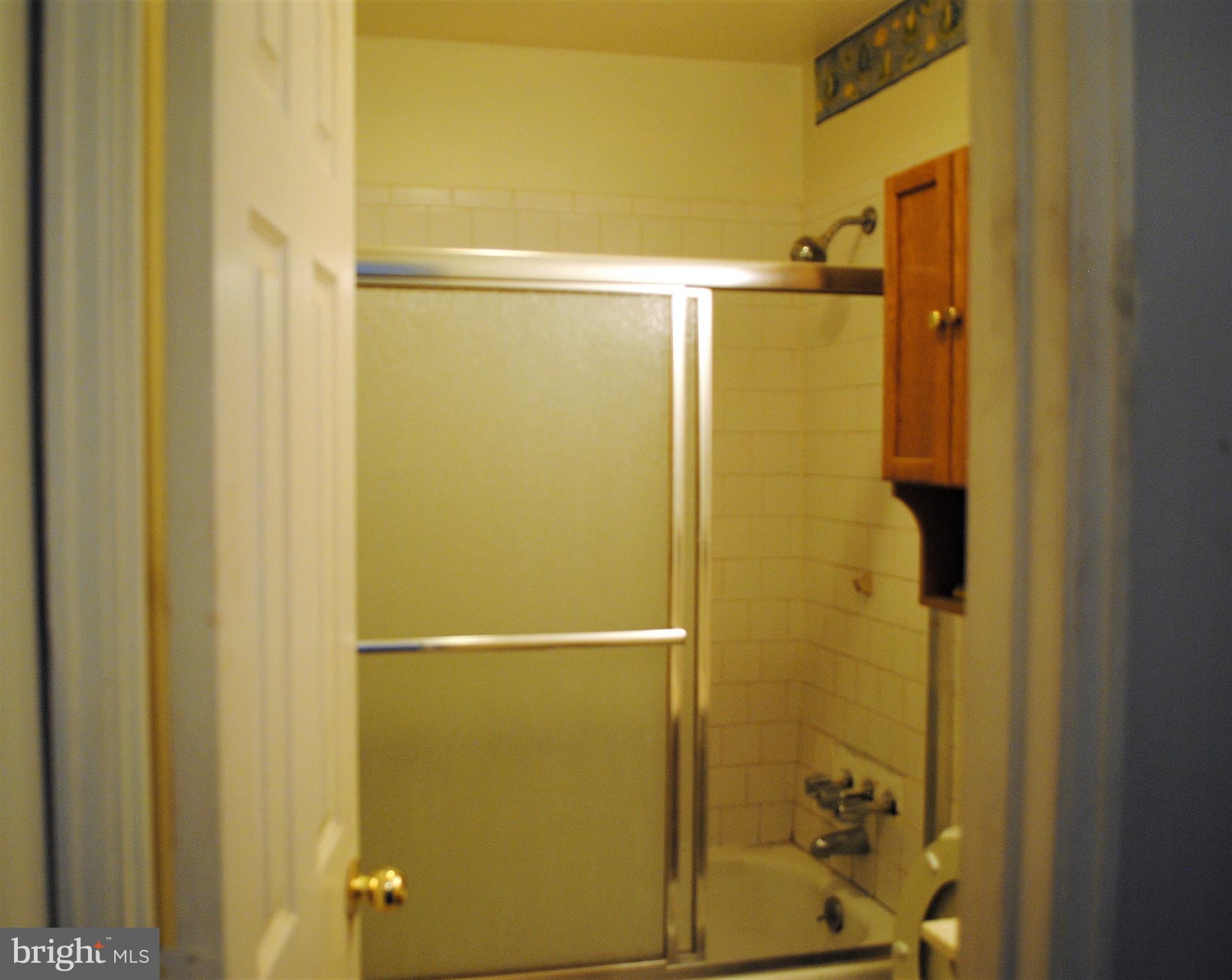 8103 Longpoint Road Baltimore, MD 21222 - Photo 9 of 25 Bathroom