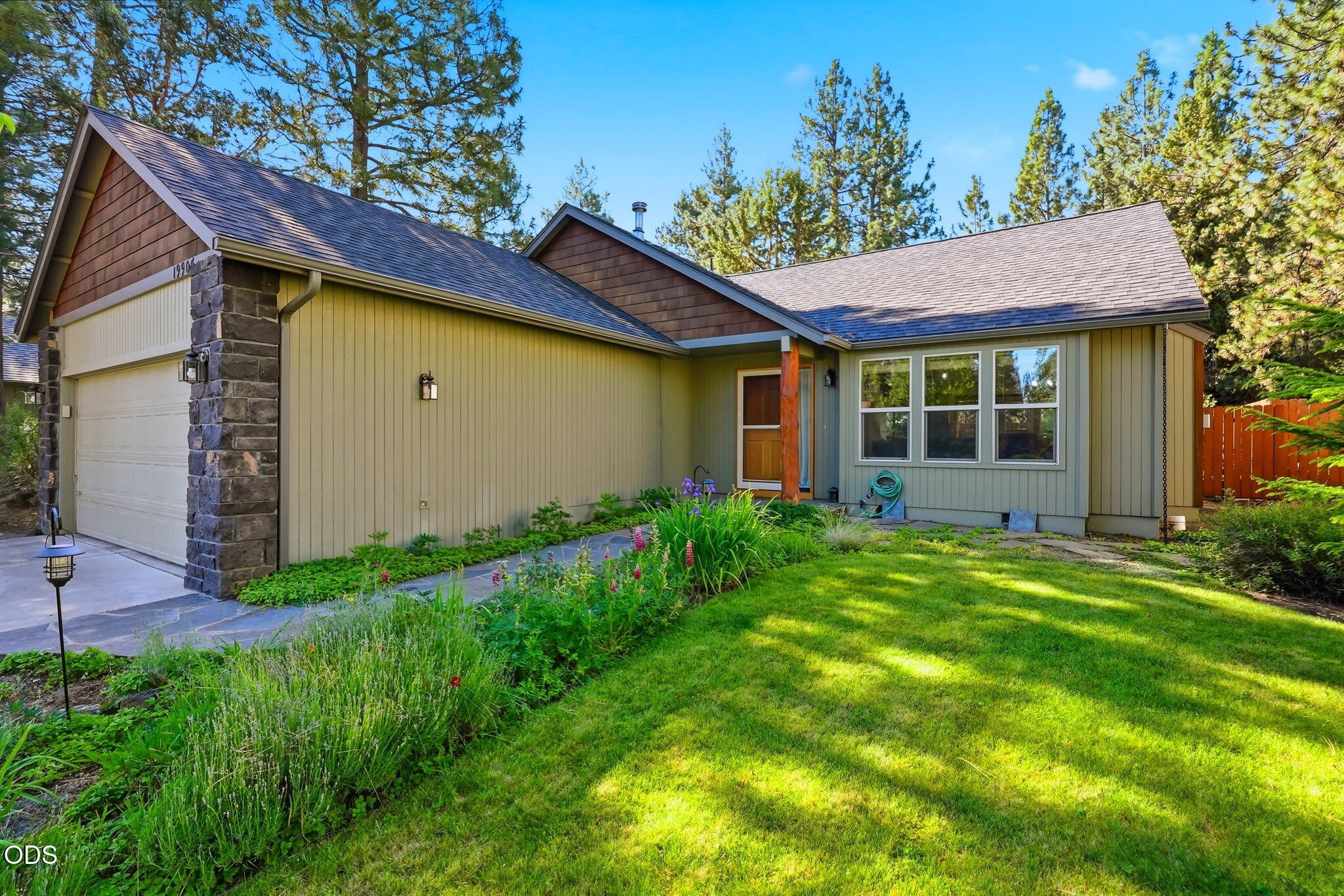 19905 Antler Point Drive Bend, OR 97702 - Photo 24 of 26