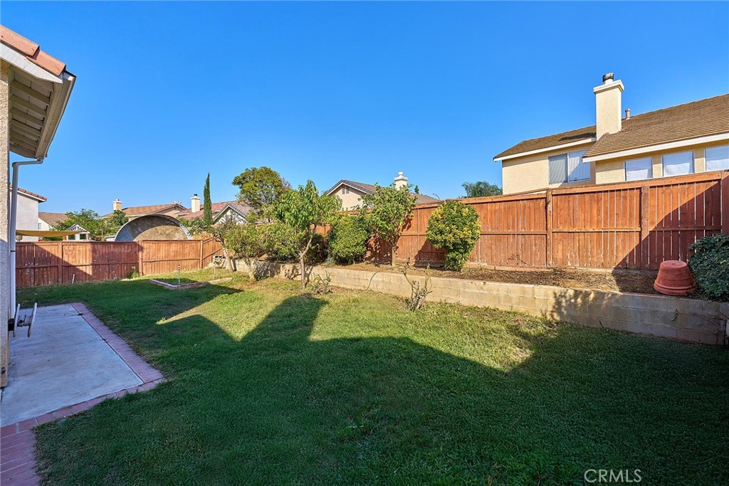 5280 Melbourne Place Riverside, CA 92508 - Photo 50 of 59 a view of a backyard with a garden and plants