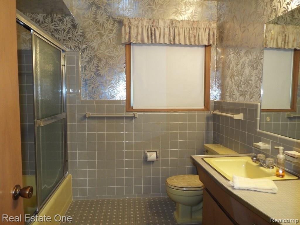28211 Westerleigh Road Farmington Hills, MI 48334 - Photo 32 of 48