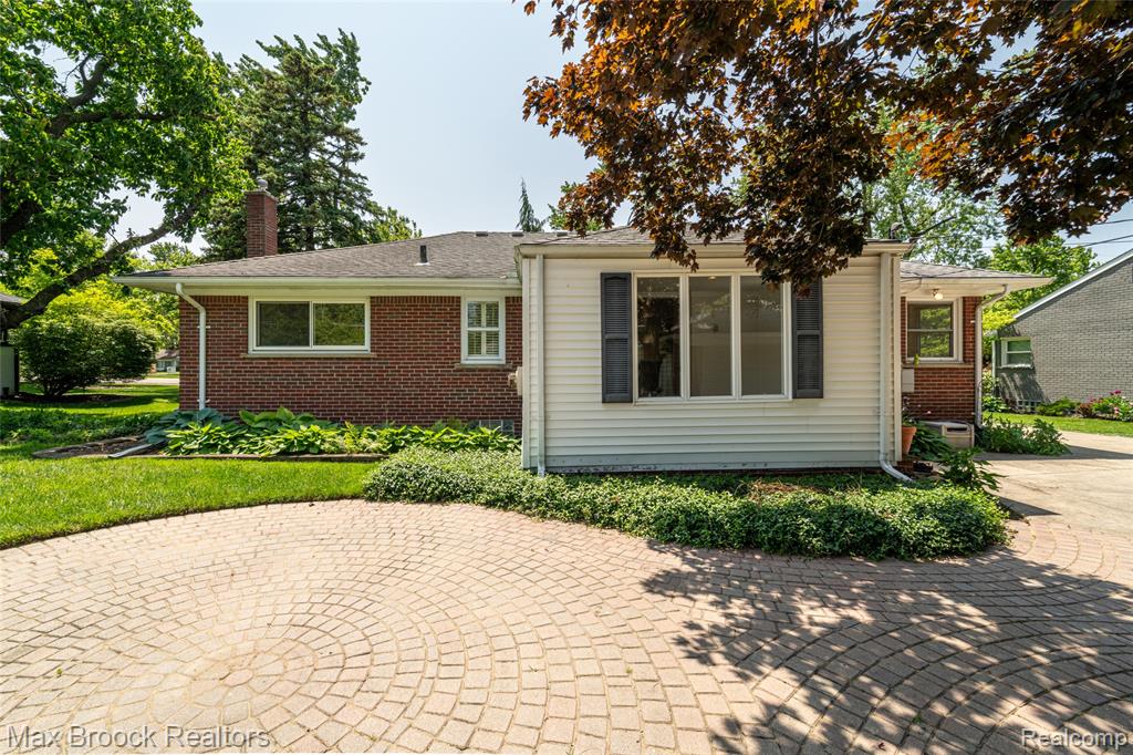16926 Beverly Road Beverly Hills, MI 48025 - Photo 21 of 25