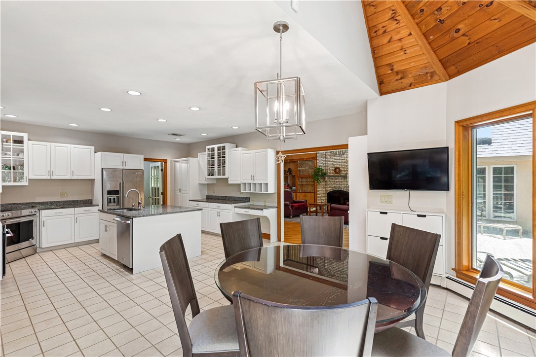 7 Kings Row Cumberland, RI 02864 - Photo 26 of 50