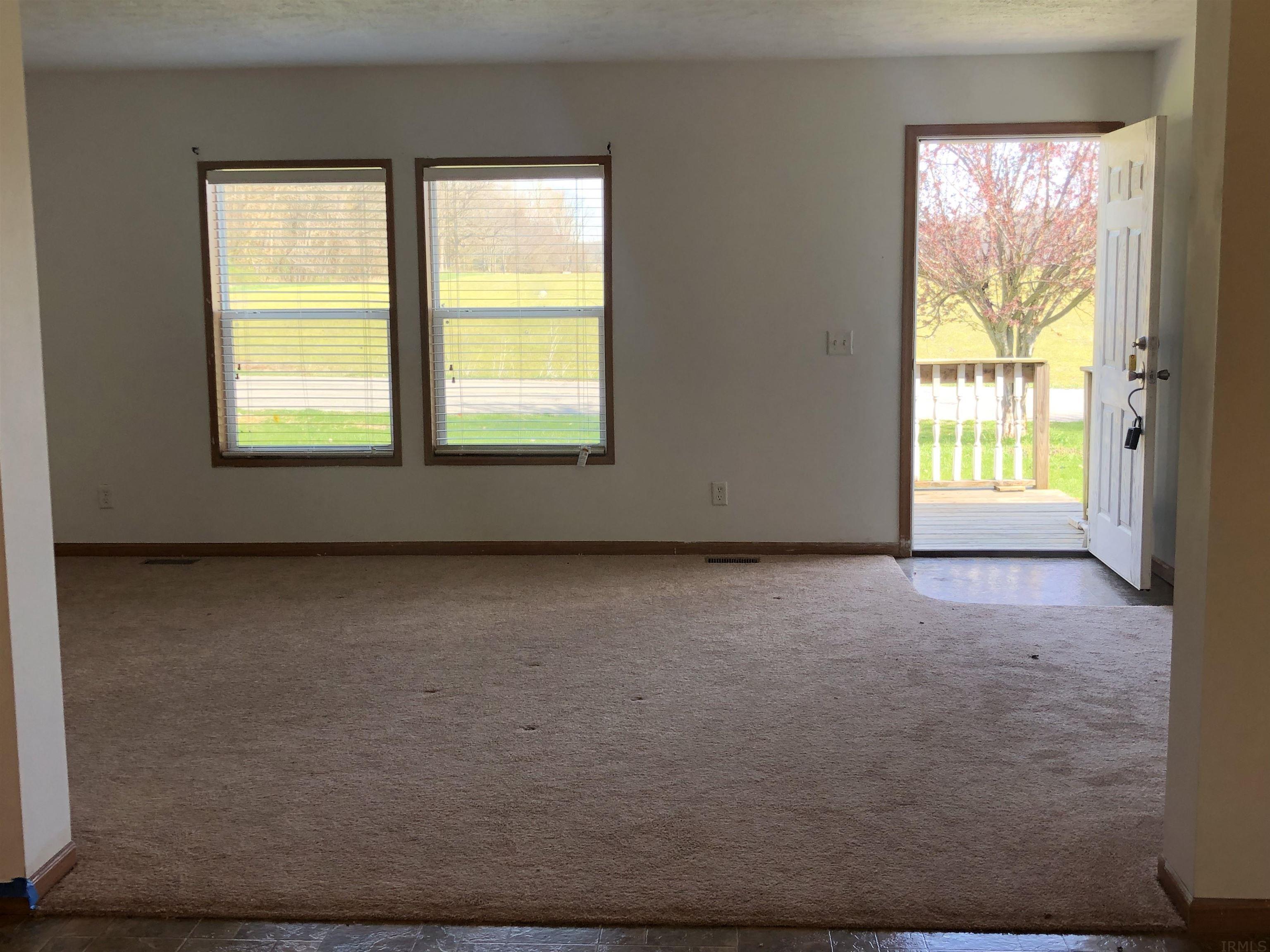 2127 North Fox Farm Road Warsaw, IN 46580 - Photo 4 of 15 Gallery Image 4