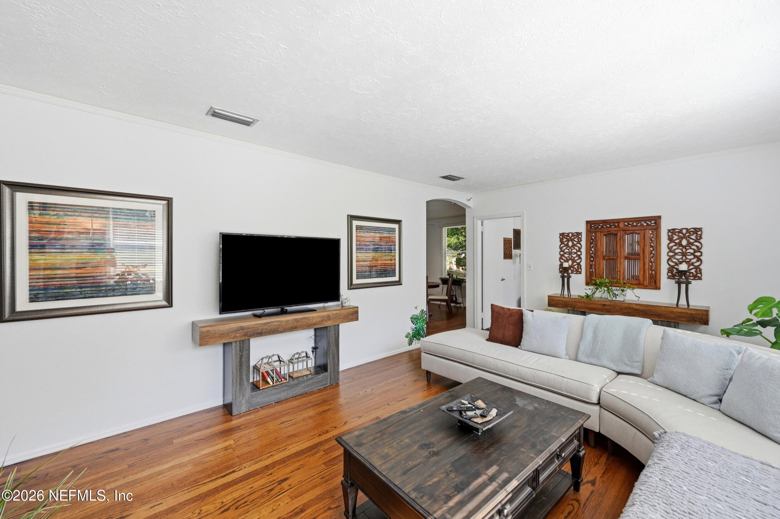 1732 Planters Road Jacksonville, FL 32207 - Photo 5 of 30 Living Room