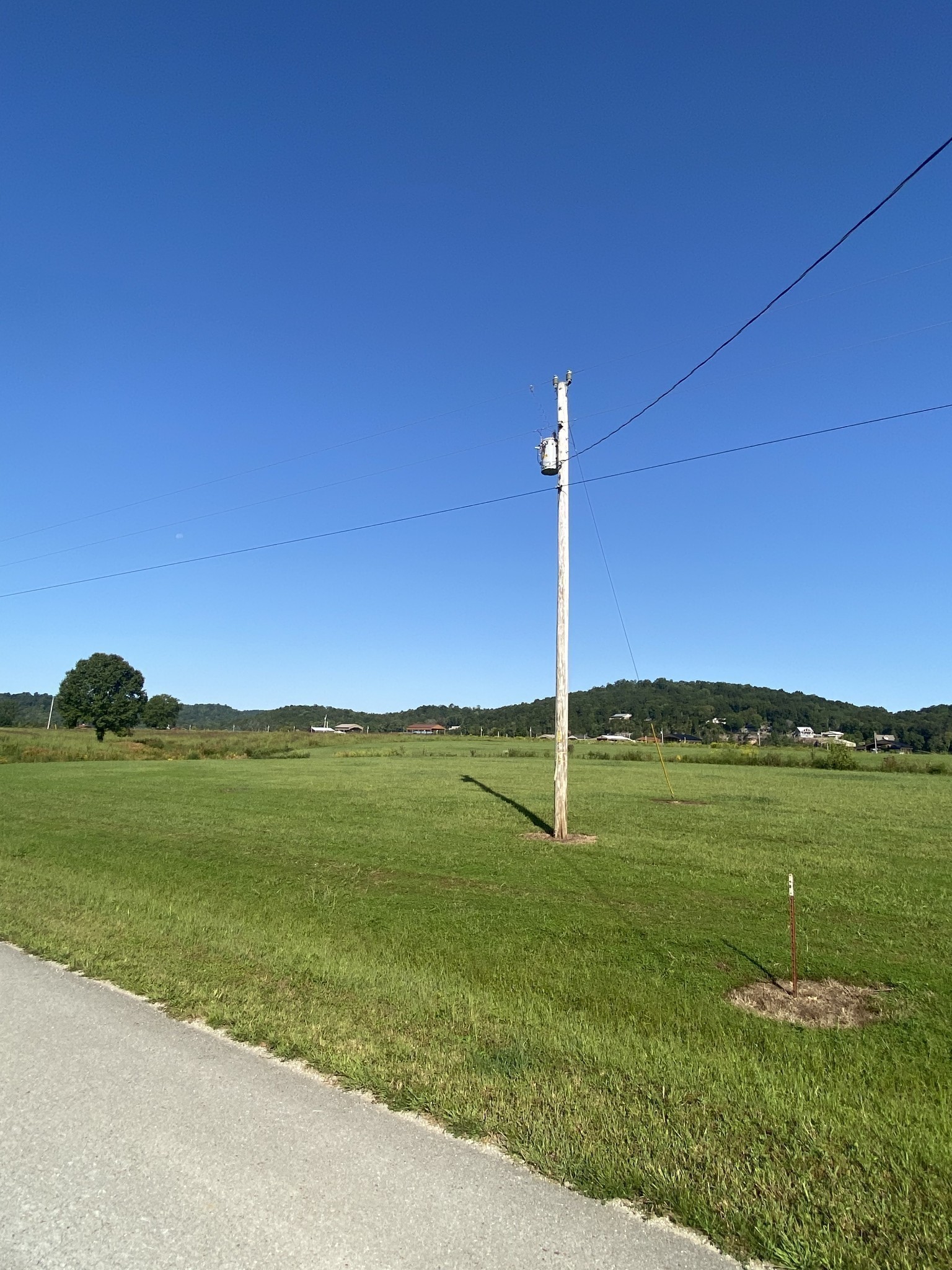 390 Duck Blind Road Clifton, TN 38425 - Photo 9 of 14 a view of a city