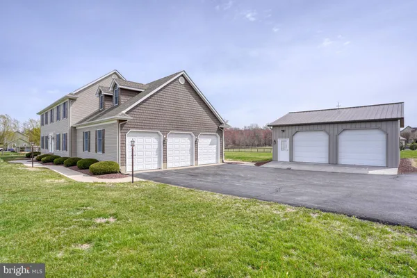 $739,000 | 2392 Hazlettville Road, Camden Wyoming, DE 19934