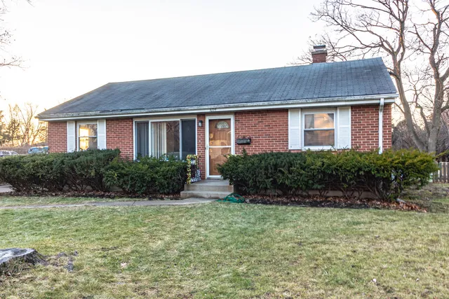 $465,000 | 1054 Broadmoor Place, Deerfield, IL 60015