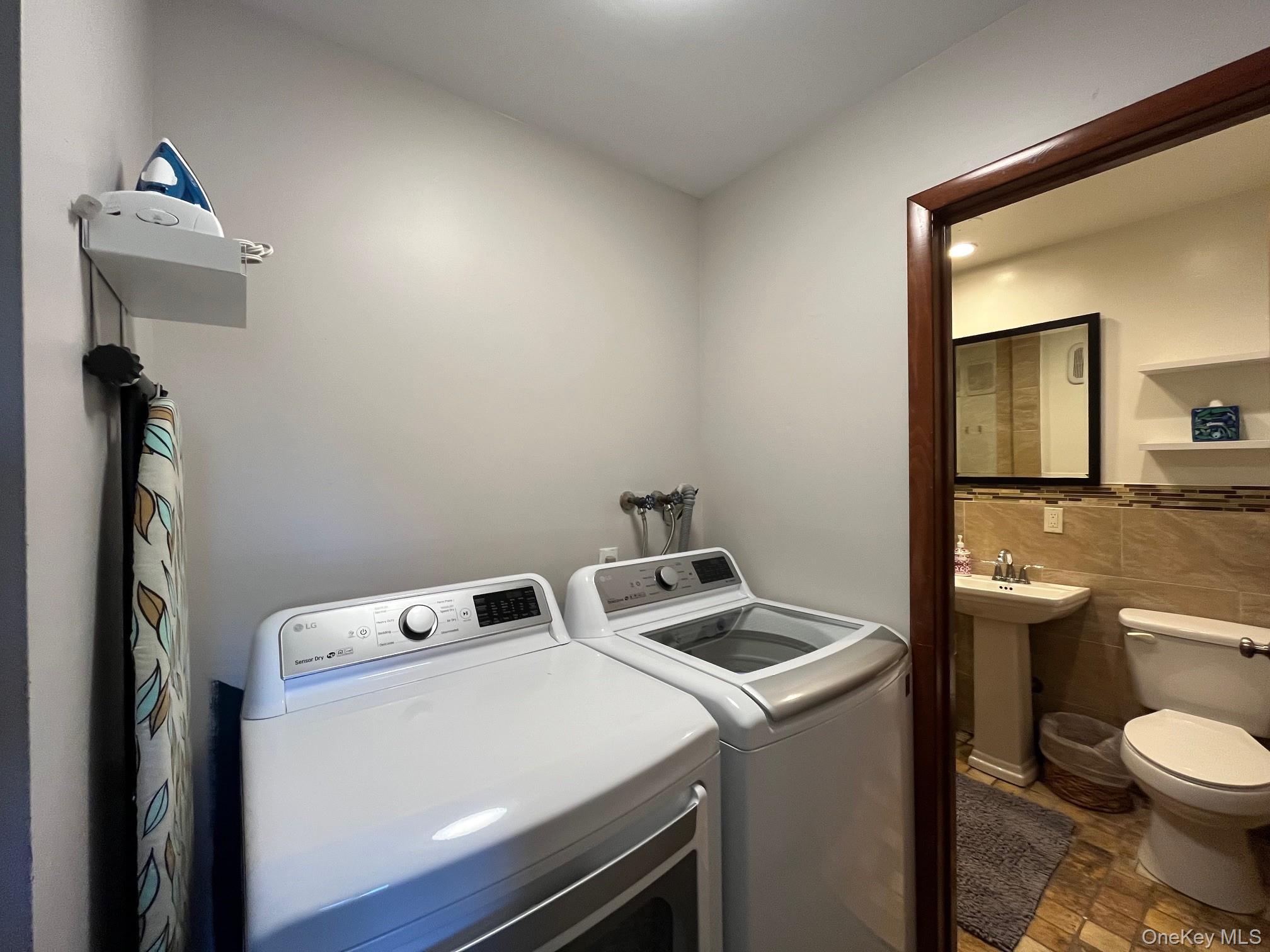 150 Clipper Way Ocean Beach, NY 11770 - Photo 21 of 27 a view of washer and dryer with bathroom in the background