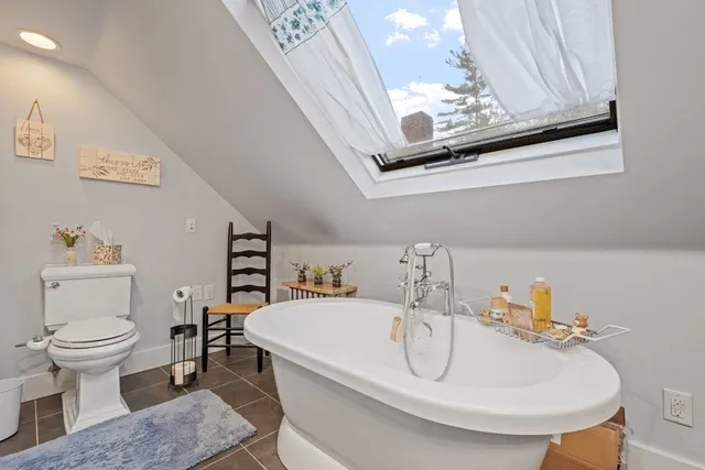 $850,000 | 431 George Road, Hebron, NH 03241