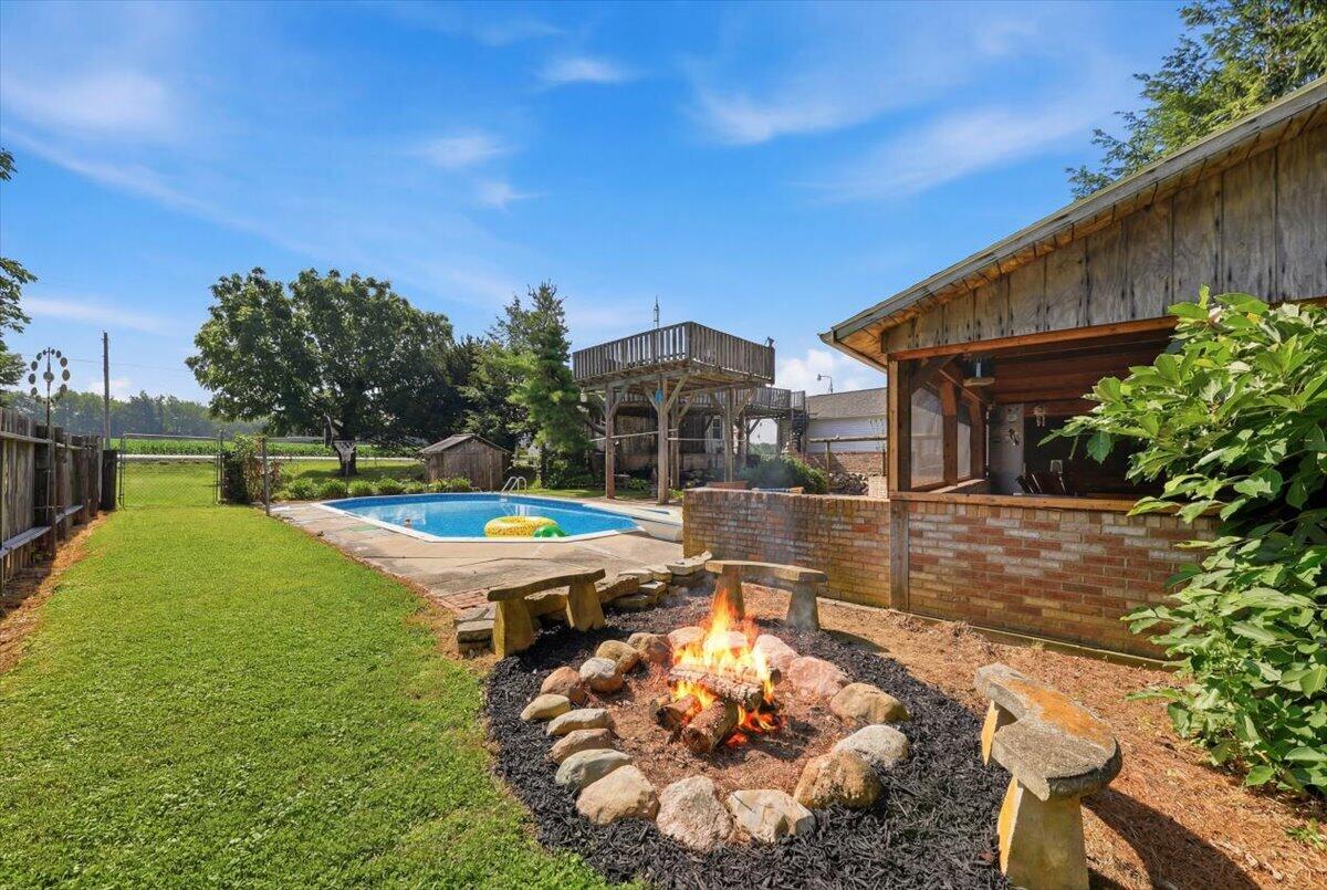 2955 Mechanicsburg Road Springfield, OH 45503 - Photo 34 of 55 09-Fire Pit to Pool