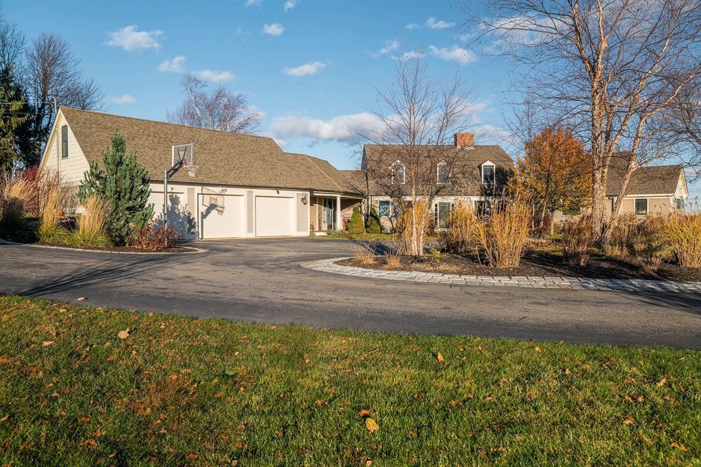 560 S Road Holden, MA 01520 - Photo 2 of 30 Gallery Image 2