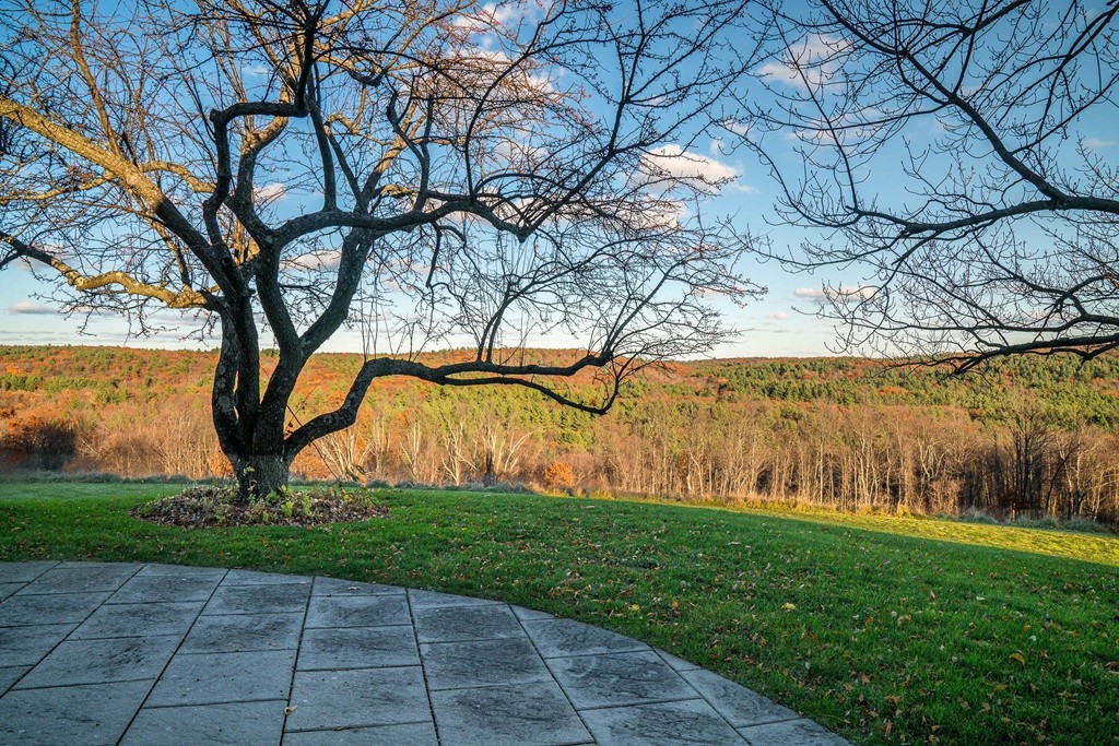560 S Road Holden, MA 01520 - Photo 4 of 30 Gallery Image 4
