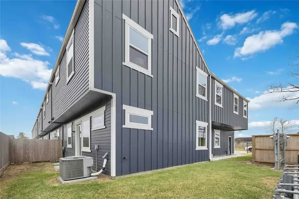 $2,450 | 303 Charlock Street, Houston, TX 77022