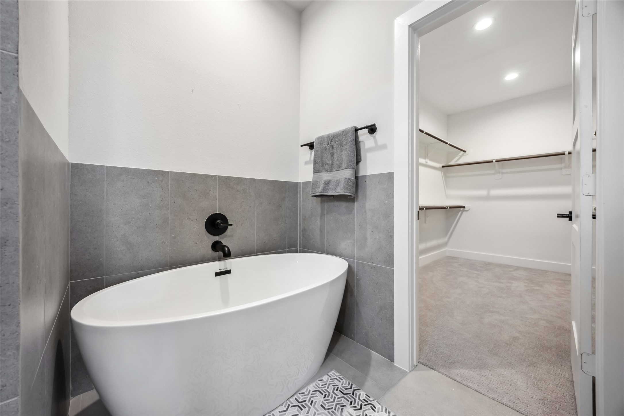 303 Charlock Street Houston, TX 77022 - Photo 8 of 33