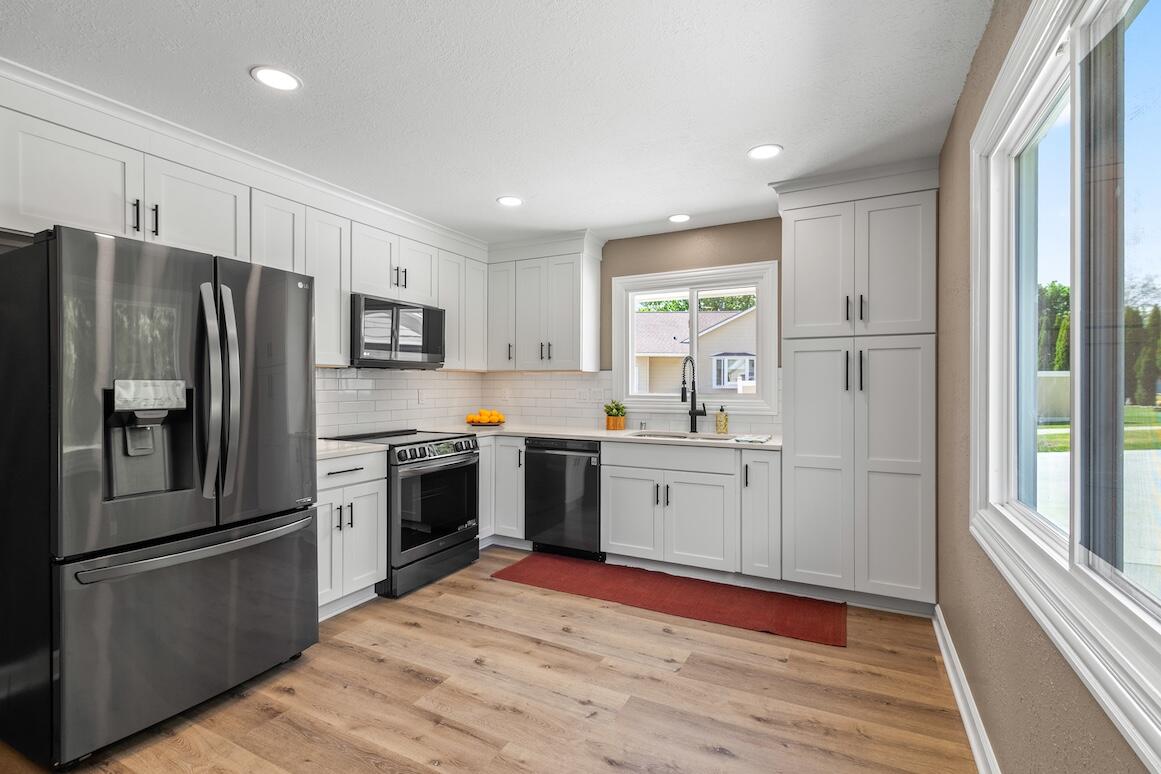 N20W28282 Oakton Road Delafield, WI 53072 - Photo 15 of 49 Kitchen