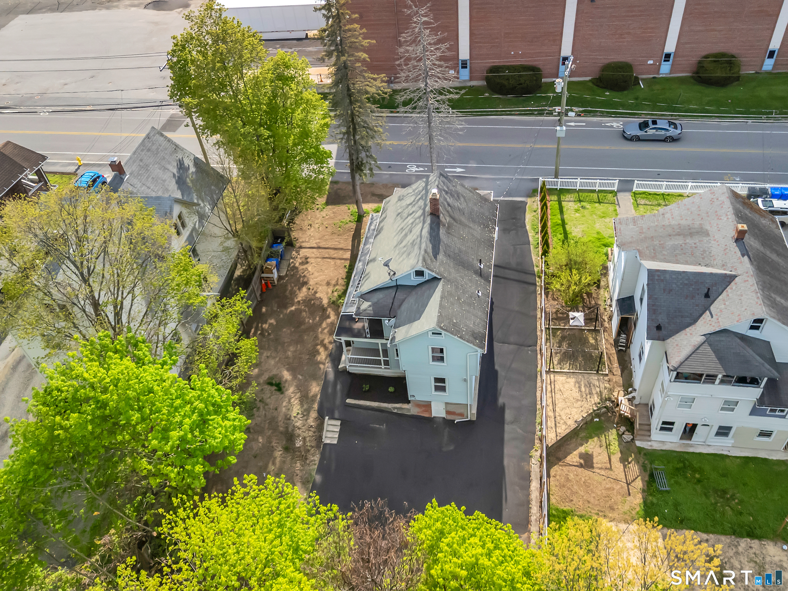 690 Prospect Street Torrington, CT 06790 - Photo 4 of 37