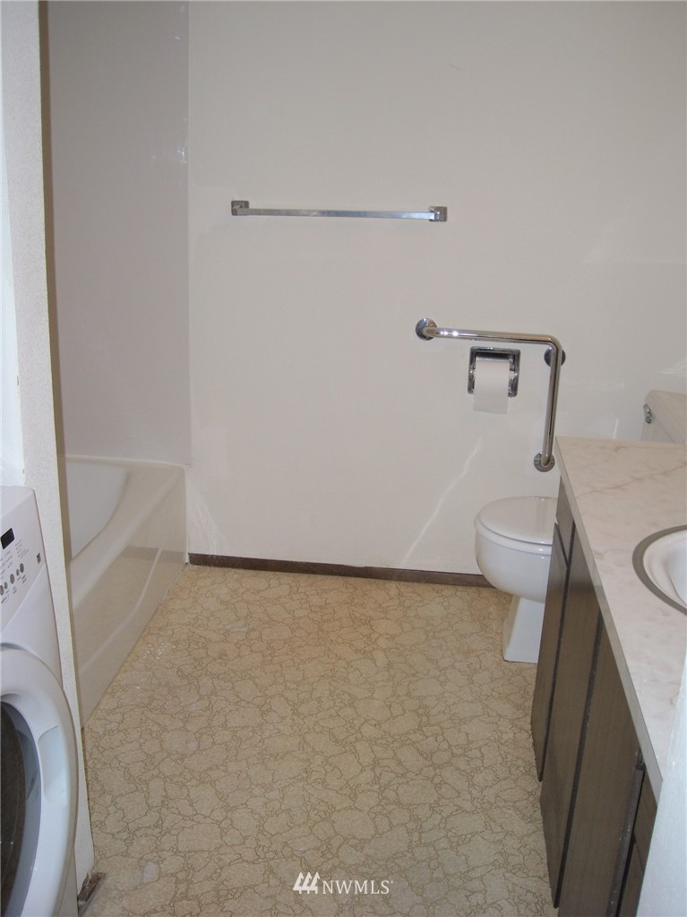 1010 Perry Avenue, Unit 103 Bremerton, WA 98310 - Photo 10 of 21 Gallery Image 10