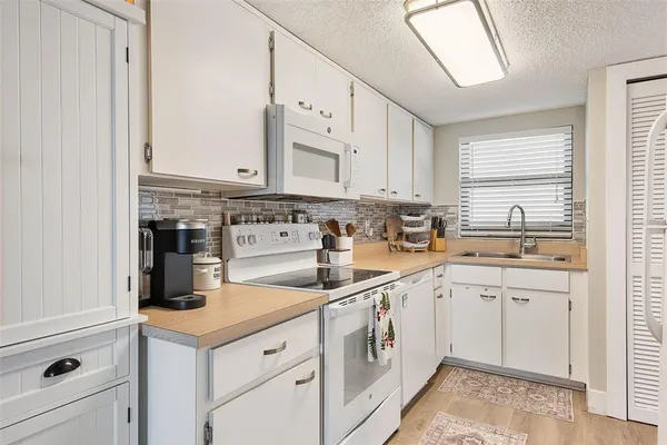 $273,000 | 3100 Ocean Shore Boulevard, Unit 405, Ormond Beach, FL 32176