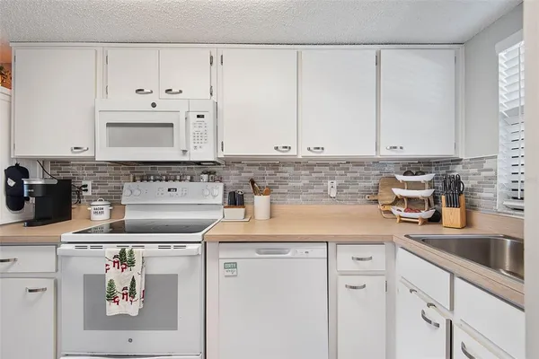 $273,000 | 3100 Ocean Shore Boulevard, Unit 405, Ormond Beach, FL 32176