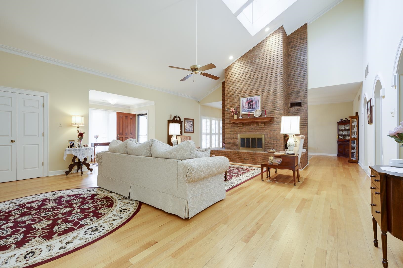 2017 Kirby Road Memphis, TN 38119 - Photo 5 of 22 Gallery Image 5