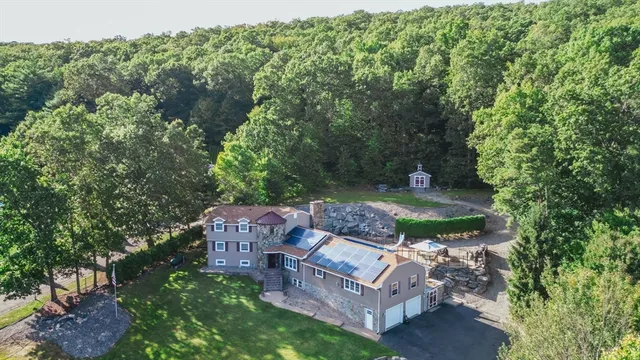 a view of a house with a yard