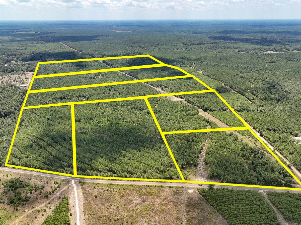 a view of a tennis court