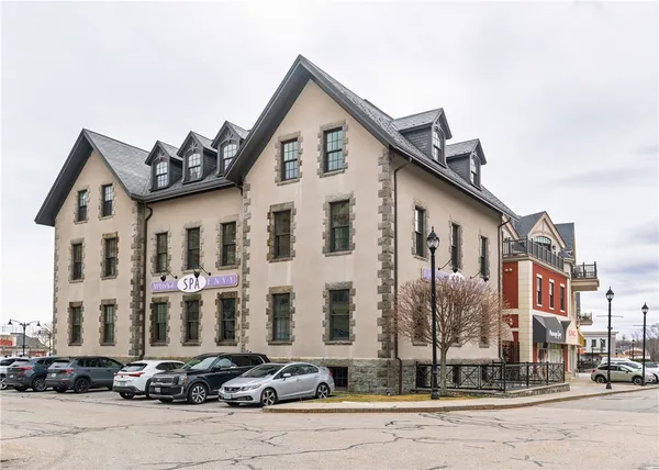 $739,000 | 1000 Chapel View Boulevard, Unit 312, Cranston, RI 02920