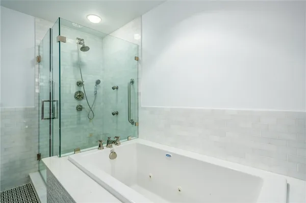$739,000 | 1000 Chapel View Boulevard, Unit 312, Cranston, RI 02920
