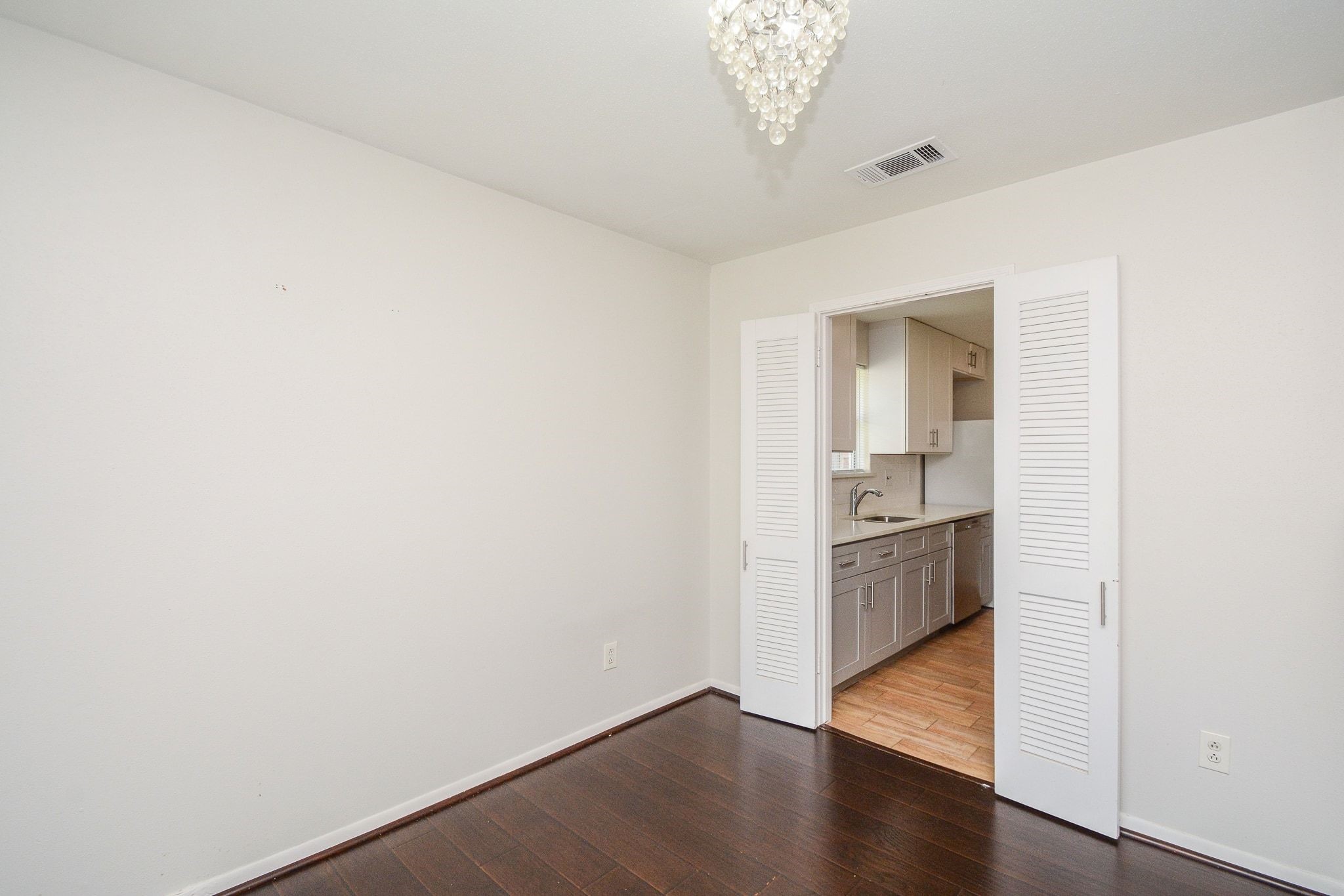 6002 Verdome Lane Houston, TX 77092 - Photo 8 of 49