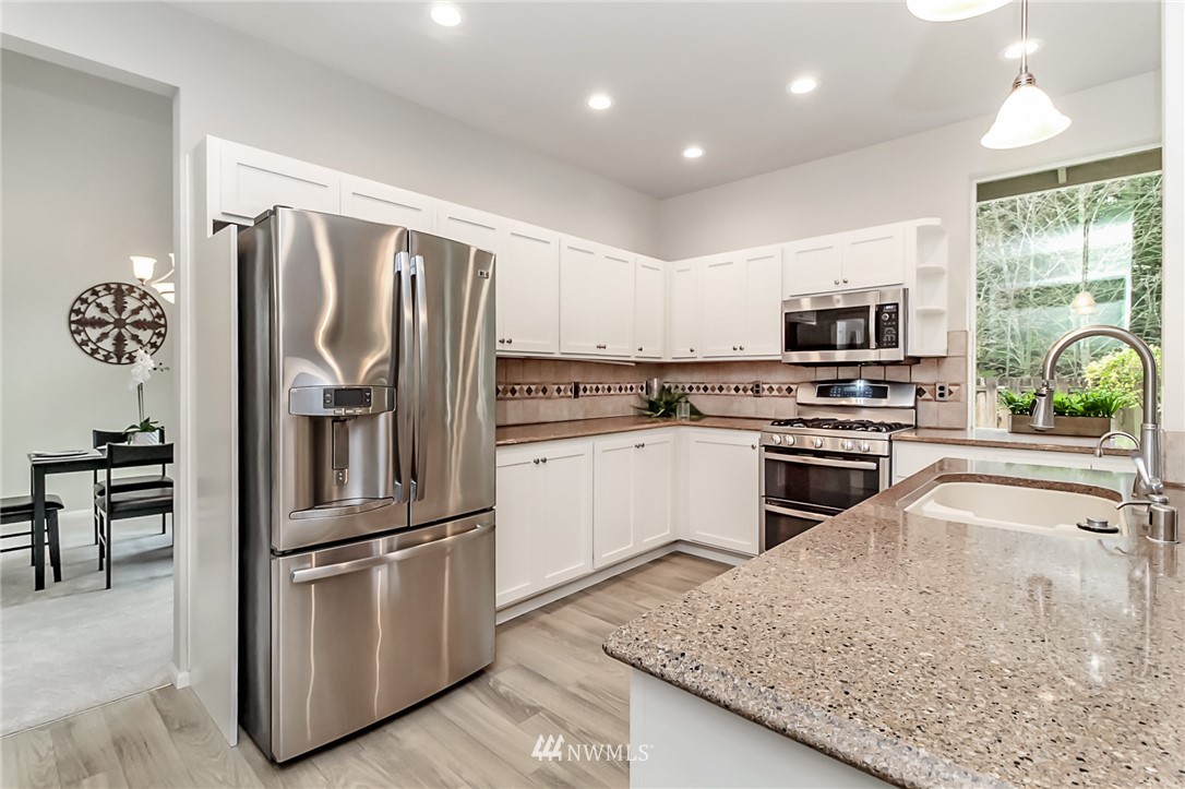 27909 Maple Ridge Way Southeast Maple Valley, WA 98038 - Photo 14 of 37