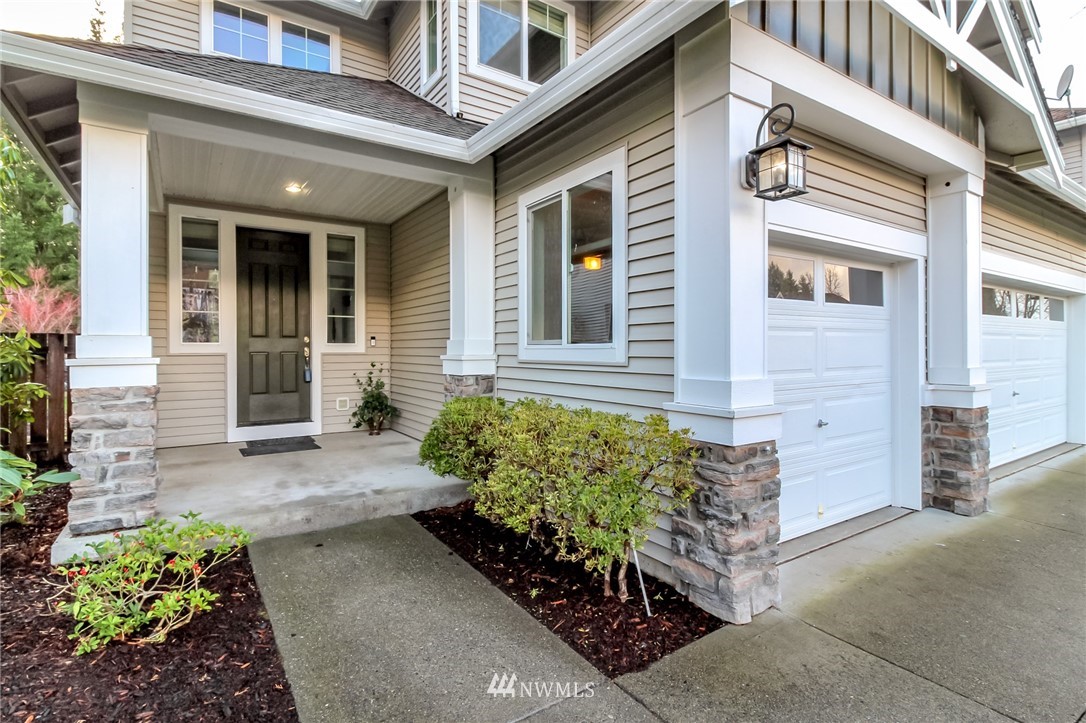 27909 Maple Ridge Way Southeast Maple Valley, WA 98038 - Photo 3 of 37