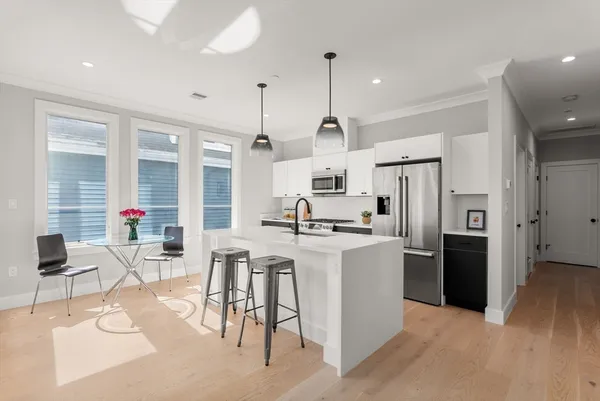 $1,159,000 | 109 Prospect Street, Unit 205, Somerville, MA 02143